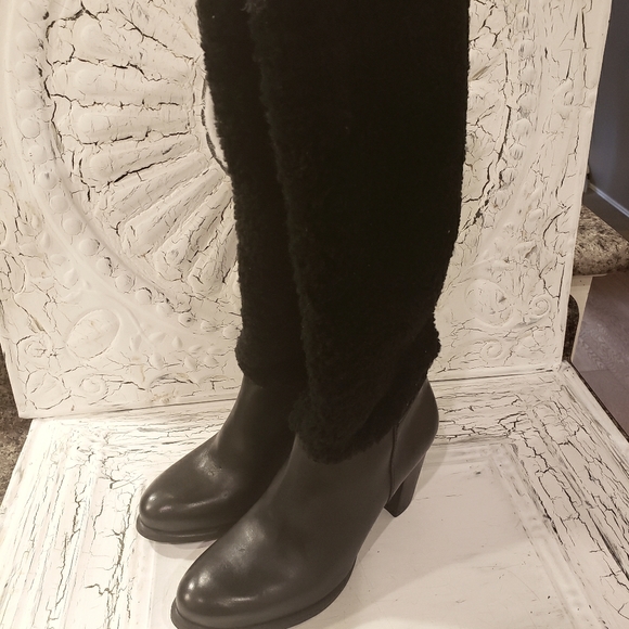 Ugg Ava exposed shearling Boots - Picture 4 of 9